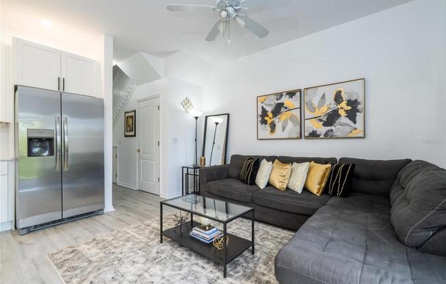 4 beds, 2 baths, 1,400 sqft, $2,500