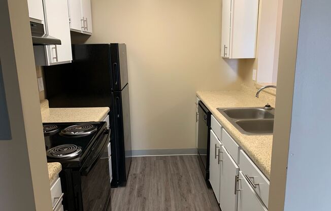 1 bed, 1 bath, 670 sqft, $1,075, Unit 115RC