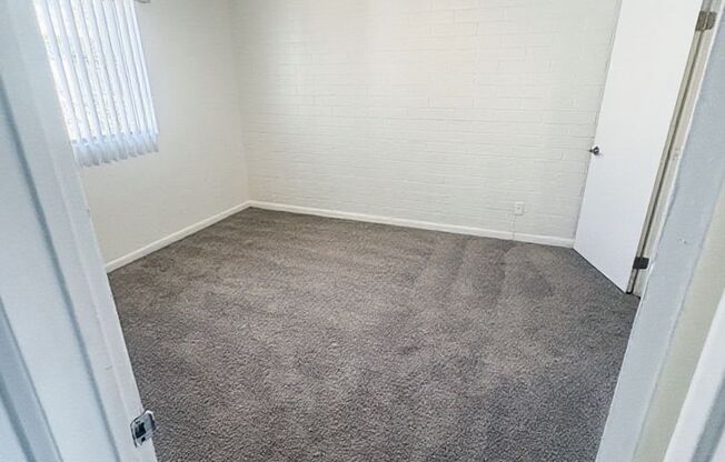 2 beds, 1 bath, $1,149, Unit 70