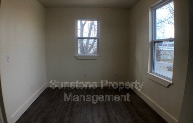 1306 E 2 ST