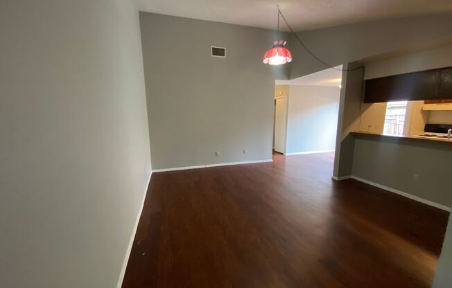 2 beds, 1 bath, 831 sqft, $1,495, Unit Unit B