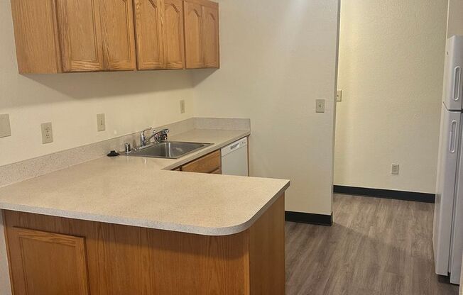 2 beds, 1 bath, 920 sqft, $1,500, Unit 7537-03