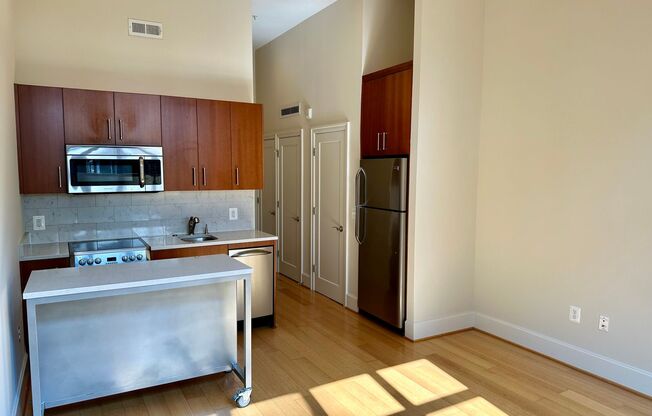 Studio, 1 bath, 354 sqft, $1,900, Unit 101