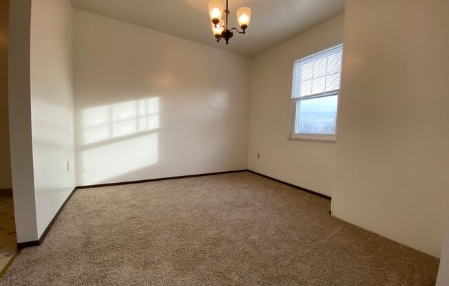 Fantastic North Hills 1 BR! Equipped Kitchen Including Dishwasher! Call TODAY!