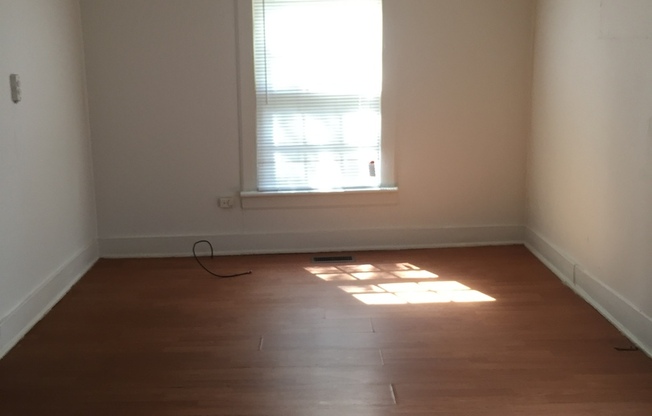 1 bed, 1 bath, $775, Unit 12 Jordan Dr