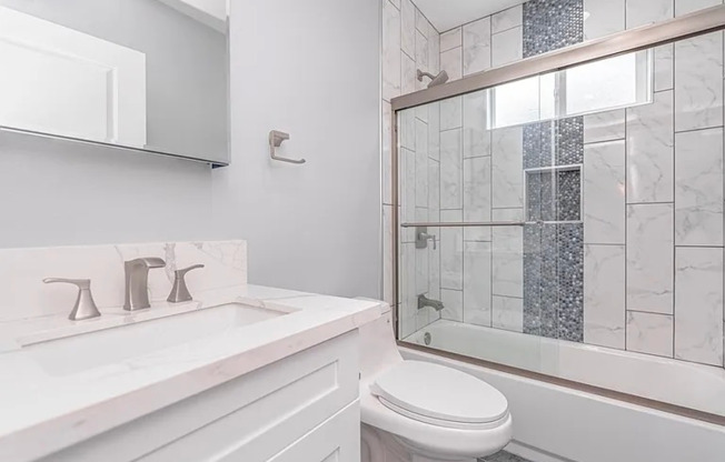 1265 E ADAMS BOULVEDARD