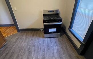 Studio, 1 bath, $1,095, Unit 12 Mattoon St Unit 8