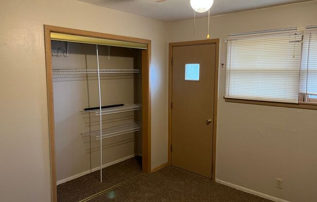 2 beds, 1 bath, $995, Unit 5875-4