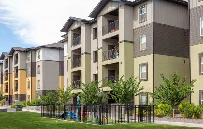picture of an apartment building