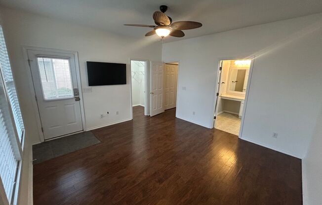 3 beds, 2.5 baths, $1,900, Unit UNIT F