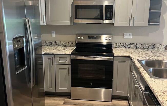 2BED 2.5 BATH-NEWLY BUILT TOWNHOME IN A QUIET NEIGHBORHOOD