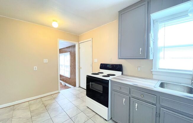 3 beds, 1 bath, $1,075