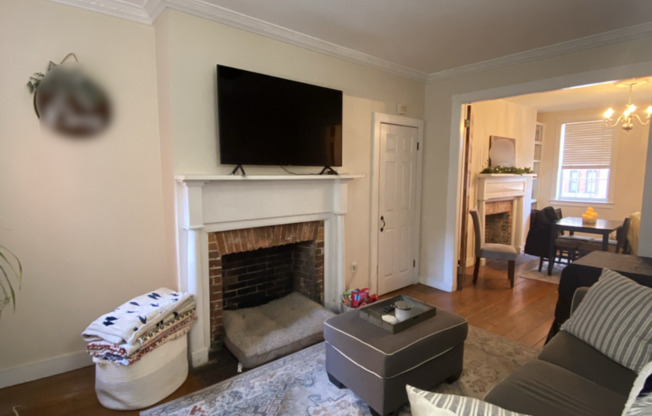 522 Bond St. - Charming 2 possible 3 bed, 1 ½ bath Townhouse in Fells Point