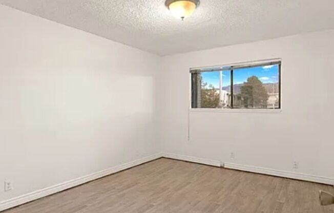 2 beds, 1 bath, 900 sqft, $1,025, Unit 122