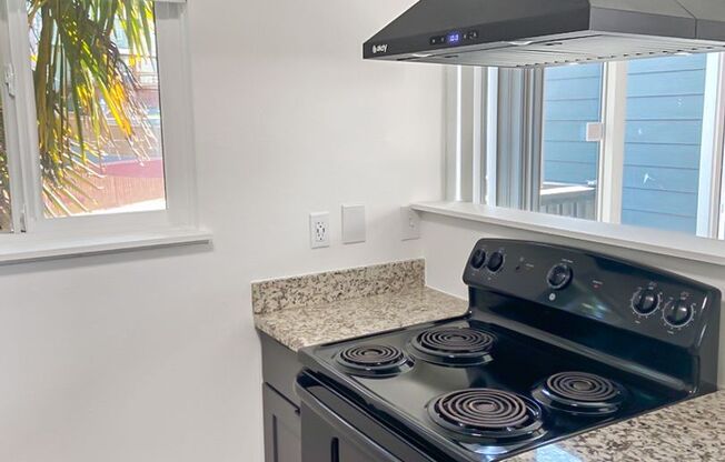 2 beds, 1 bath, 890 sqft, $1,655, Unit 24