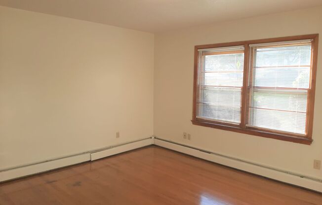 2 beds, 1 bath, 903 sqft, $1,240, Unit C-2