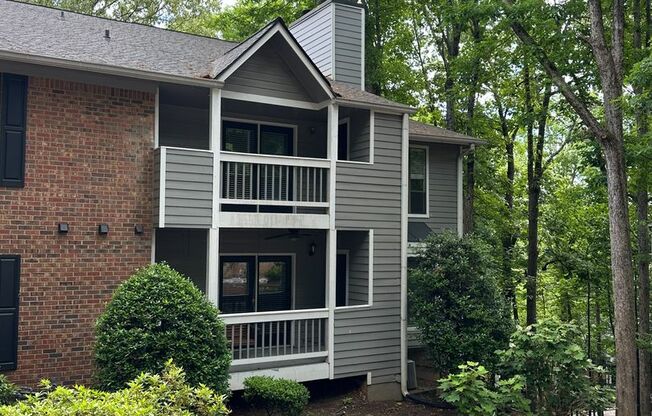 2 bed/2 bath condo in great Roswell location