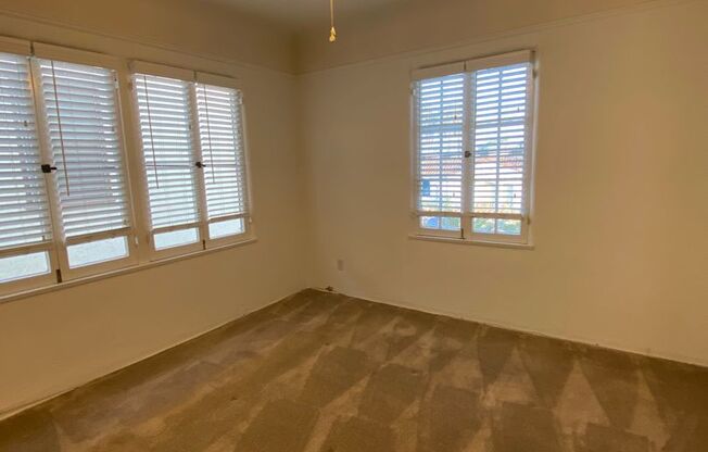 2 beds, 1 bath, 1,000 sqft, $3,125