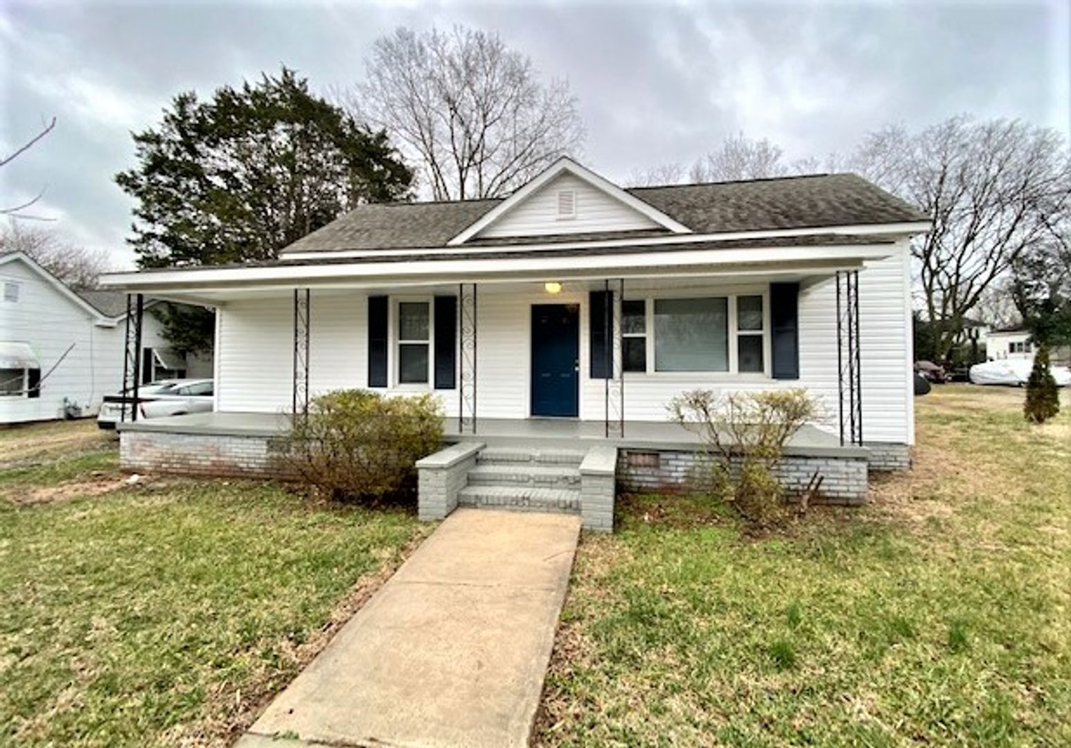 Updated- 3 bed, 2bath Bungalow near downtown Kannapolis