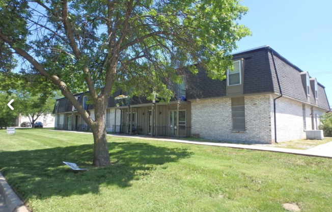 Comfortable 2BR Apartment in SW CoMo