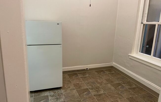 Studio, 1 bath, 420 sqft, $825, Unit 5