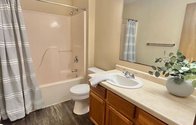 3 beds, 1.5 baths, 1,145 sqft, $1,095, Unit 300-6