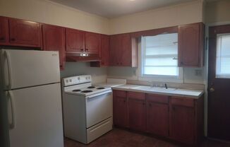 2 beds, 1 bath, 900 sqft, $700, Unit Apt 4