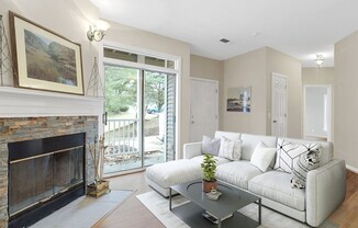 47 BRADFORD CMNS LN