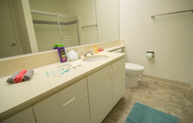 A 2 Bedroom, 2 Bathroom with a dining room and fully functional kitchen at 10600 Wilshire Unit 211