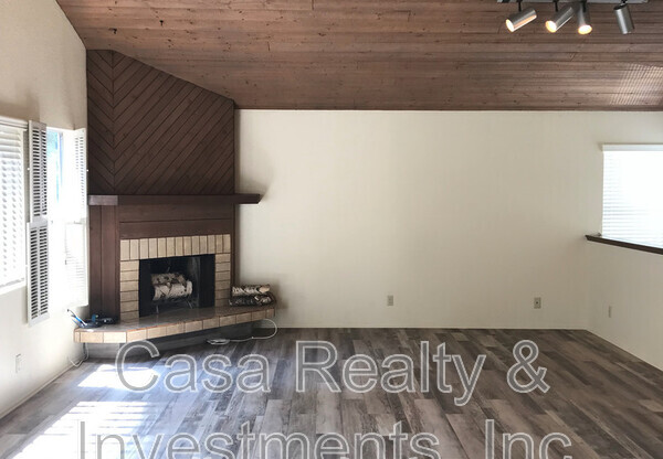 2112 5 PULLMAN LN