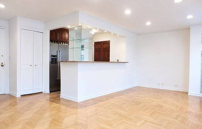 1 bed, 1.5 baths, 653 sqft, $5,900, Unit 9H