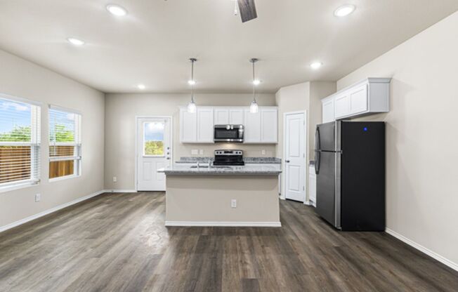 3 beds, 2.5 baths, 1,225 sqft, $1,950, Unit Sai Mnr 102-101