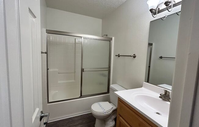 2 beds, 2 baths, 880 sqft, $2,705, Unit I-12