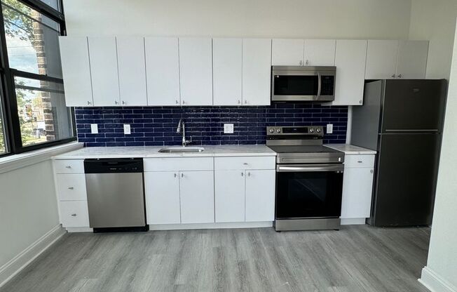 1 bed, 1 bath, 620 sqft, $1,250, Unit 215