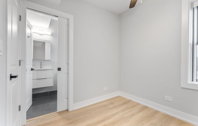 3 beds, 1 bath, 524 sqft, $1,995, Unit 1558.5-3S