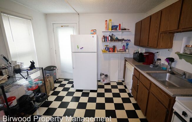 207 1/2 N. Frances St