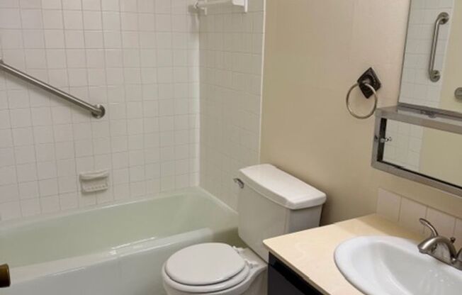 2 beds, 2 baths, 1,050 sqft, $1,250, Unit 7700-104