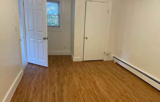 2 beds, 1 bath, $1,350, Unit Unit 5