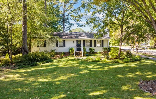 Gorgeous 3 Bedroom Ranch in North Raleigh, updated, pet friendly, fenced-in yard!