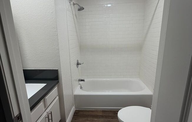 2 beds, 2 baths, 975 sqft, $2,595, Unit 217