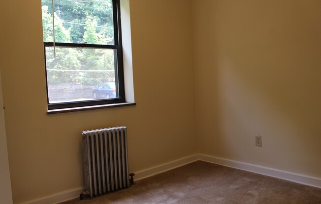 2 beds, 1 bath, 710 sqft, $1,660, Unit 08C