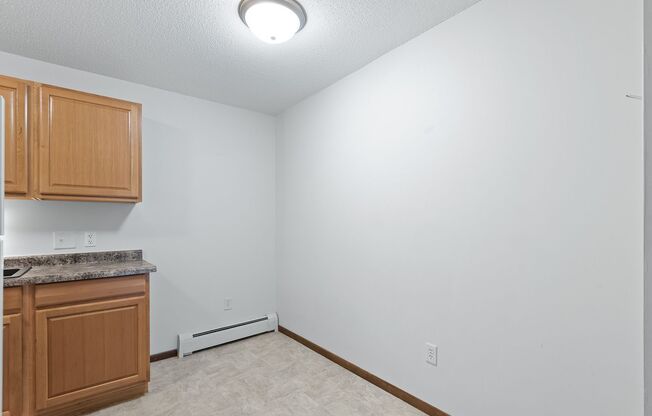 2 beds, 1 bath, 630 sqft, $995, Unit 12