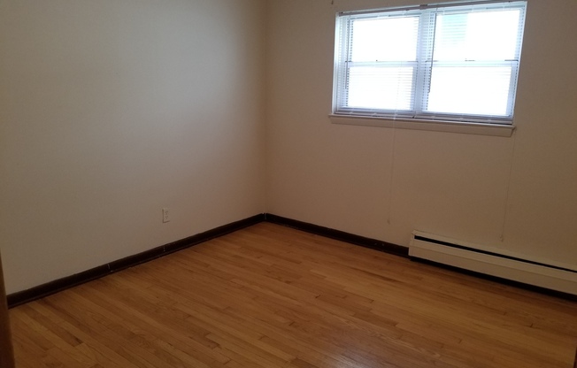 1579 Farwell