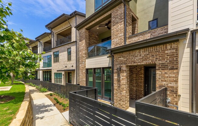 4703 UNITY CIR