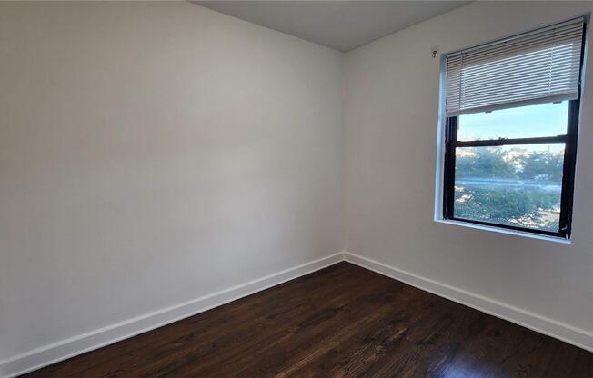 2 beds, 1 bath, $2,500, Unit 3E