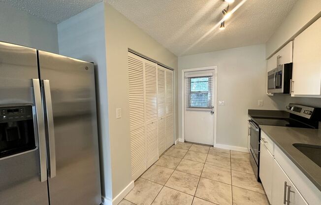 Lakeside Cove Apartments