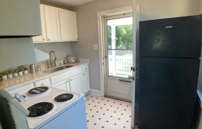 2 beds, 1 bath, $1,495