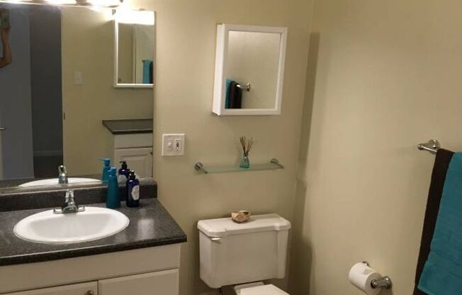 2 beds, 1.5 baths, 1,300 sqft, $2,752, Unit 7072M2