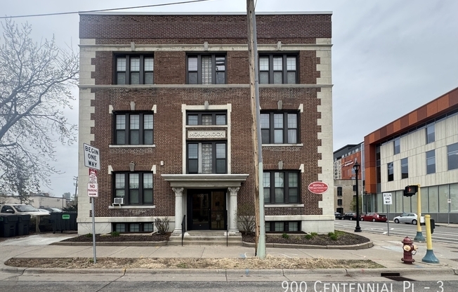 900 CENTENNIAL PL