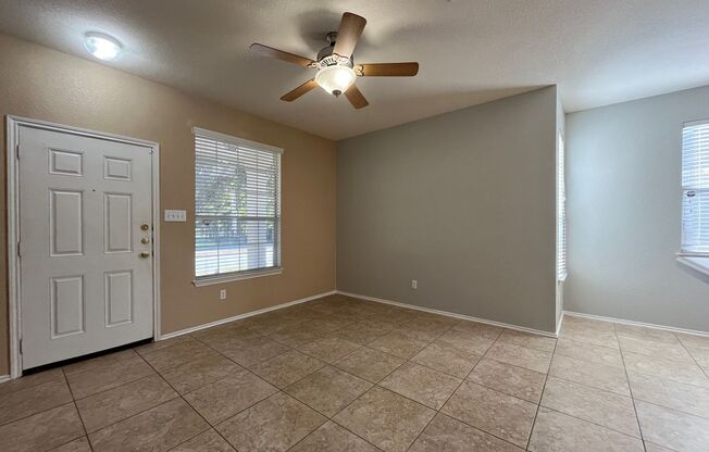 Great 3/2.5 Townhouse in Great Location
